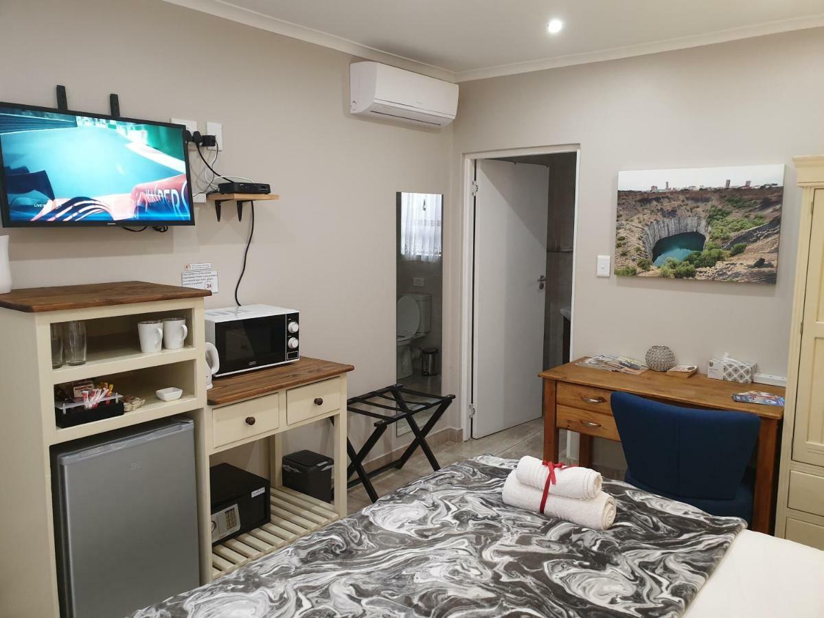 דרבנוויל Dilisca Guesthouse מראה חיצוני תמונה
