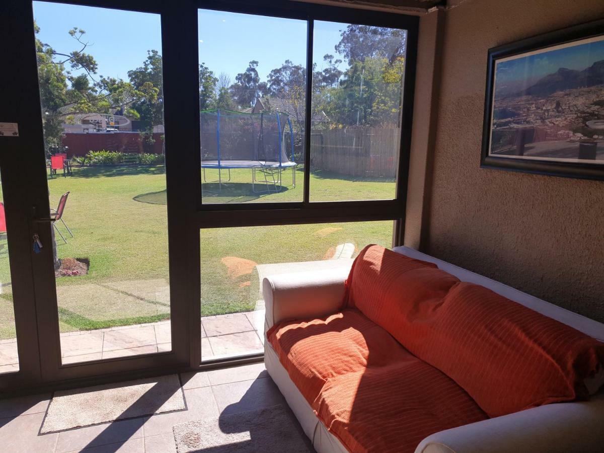 דרבנוויל Dilisca Guesthouse מראה חיצוני תמונה